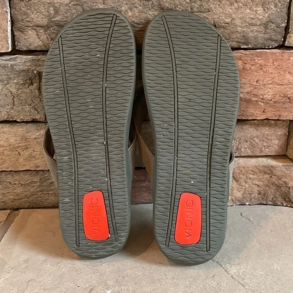 Vionic sz 12(M) or 13 (W) rubber sandals in taupe